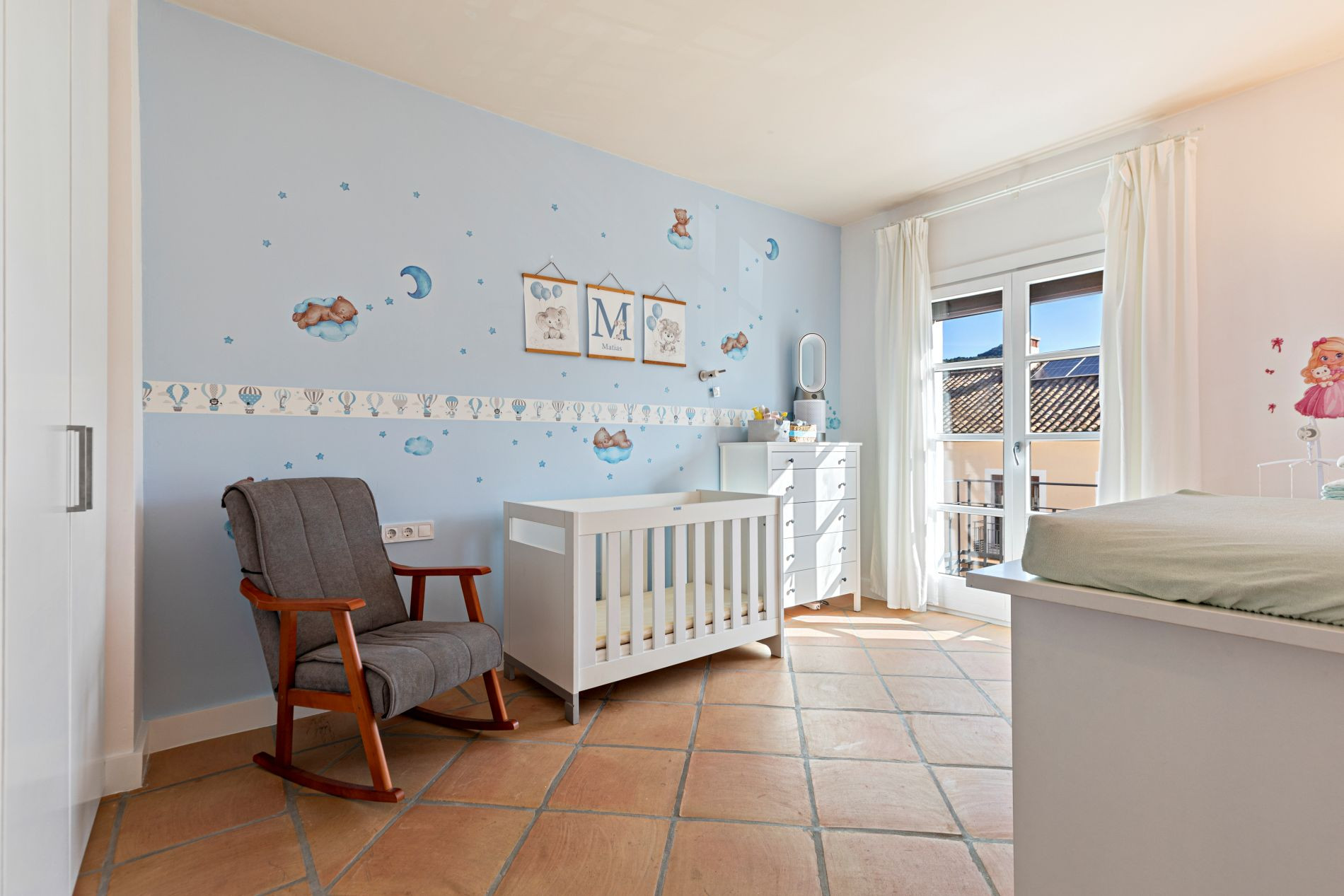 4 Bedroom Townhouse in Benahavís - Photo 14
