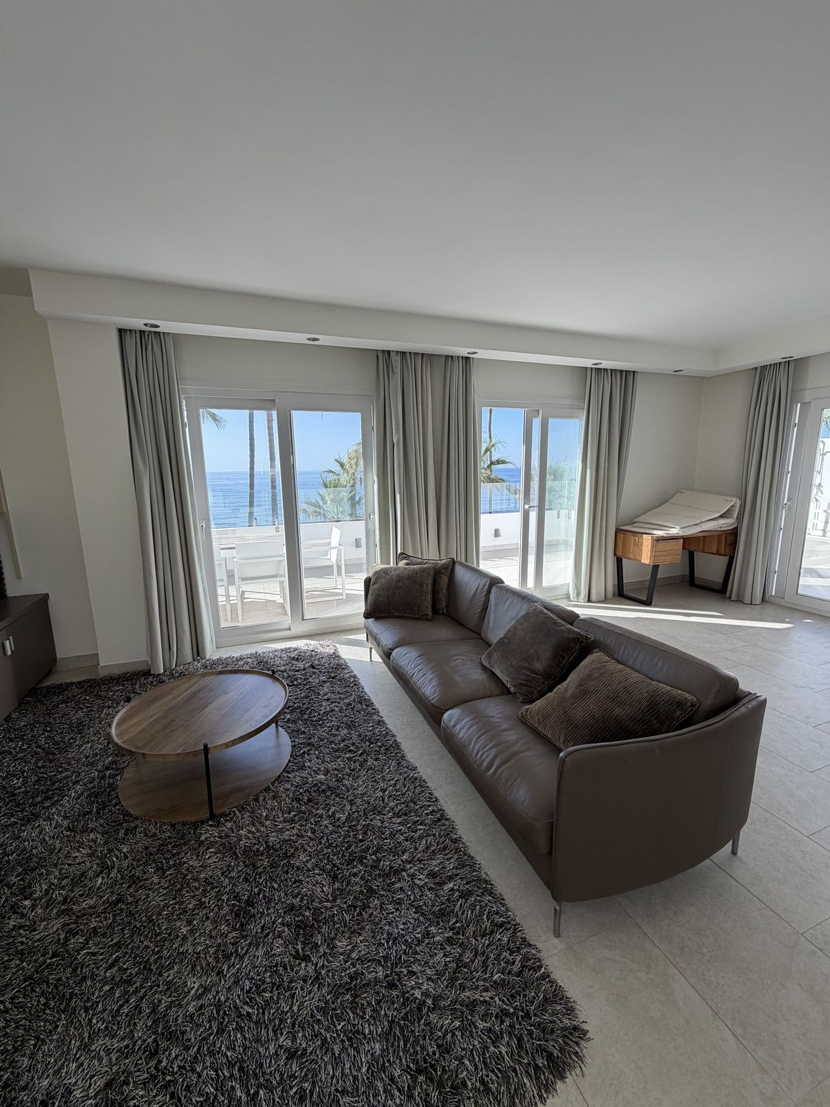 3 Bedroom Penthouse in Estepona - Photo 4