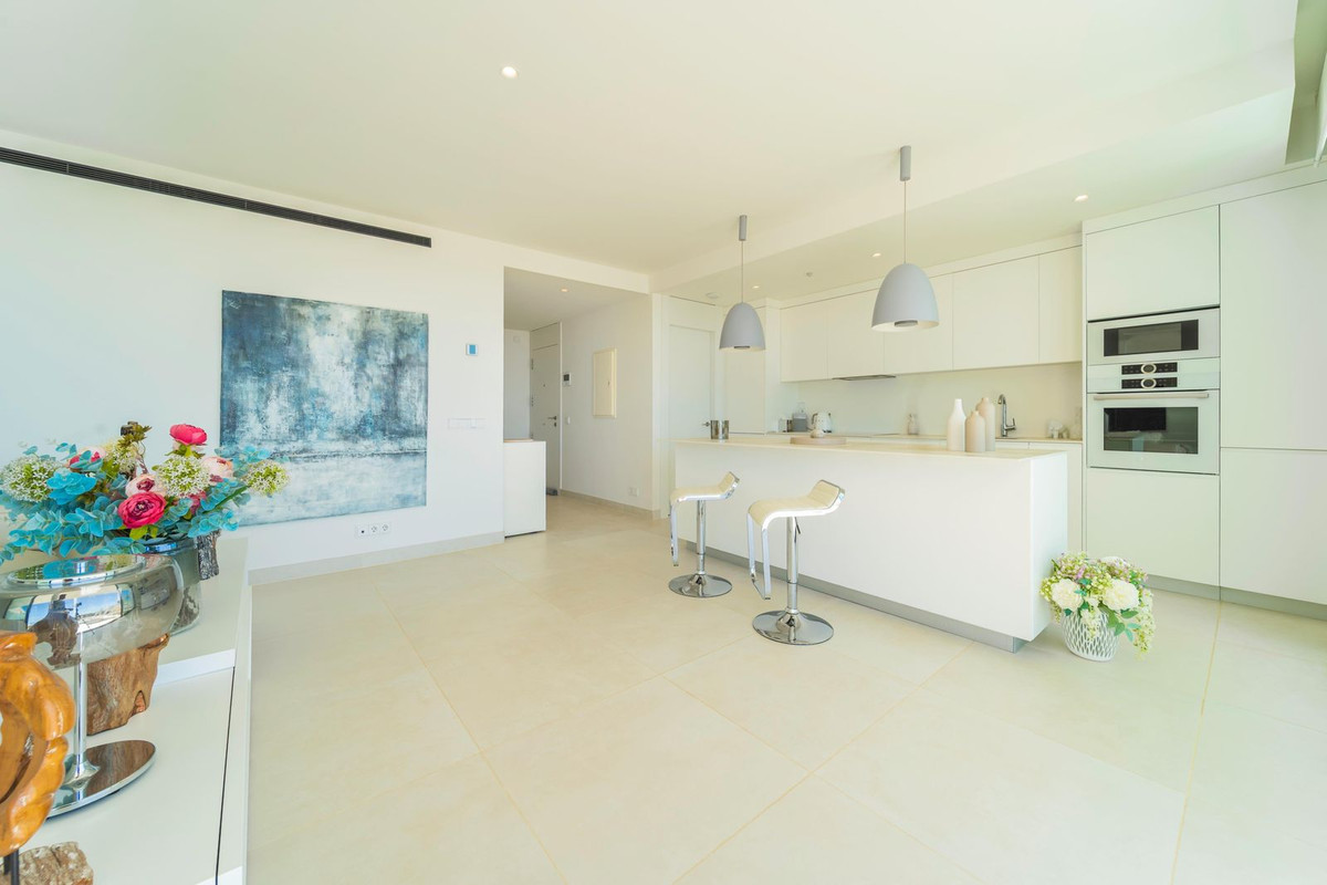 2 Bedroom Apartment in Benalmádena - Photo 19