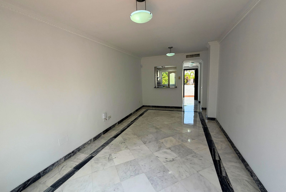 Piso de 2 dormitorios con piscina en Málaga – Foto 14