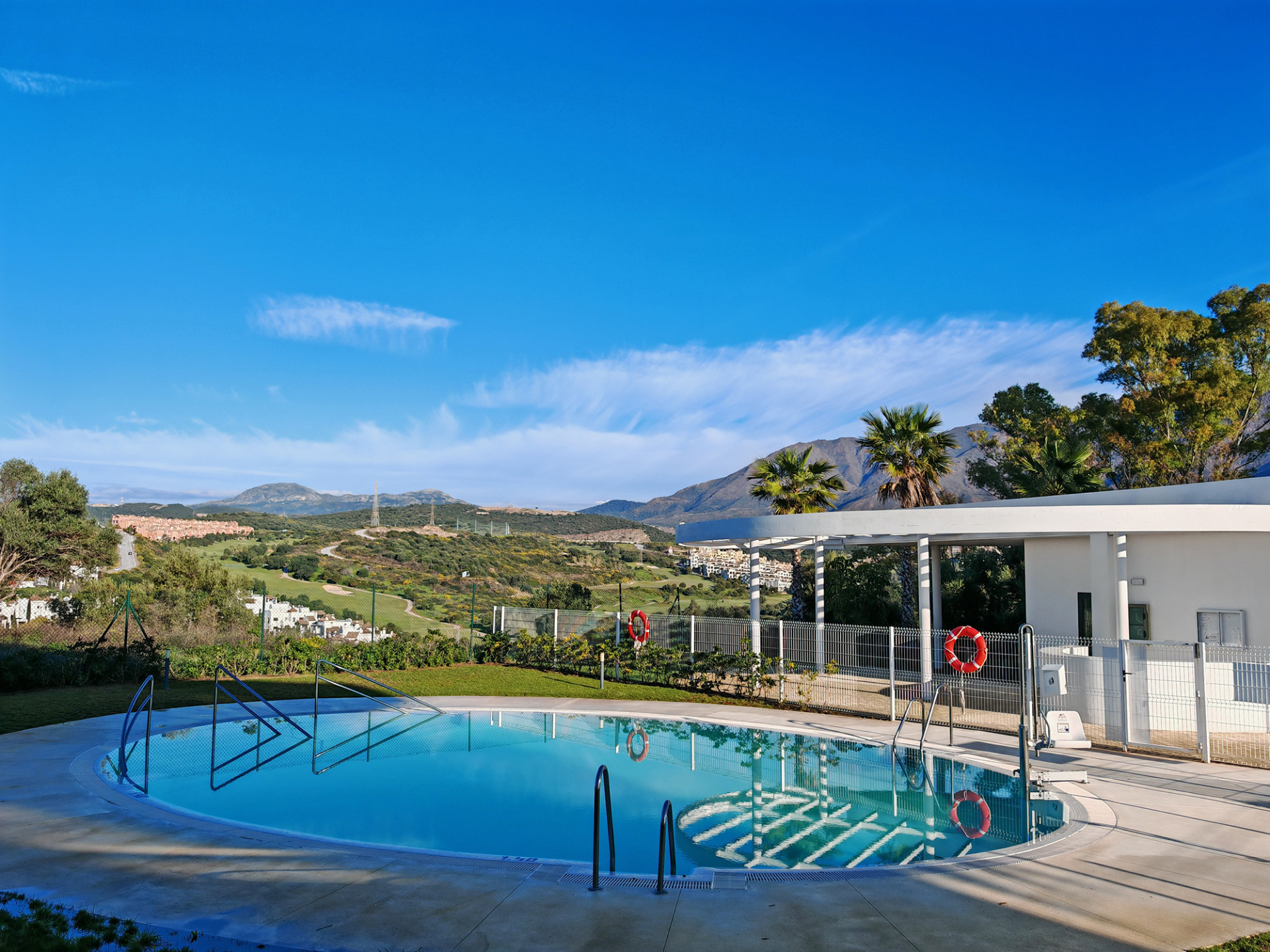 4 Bedroom Penthouse in Estepona - Photo 21