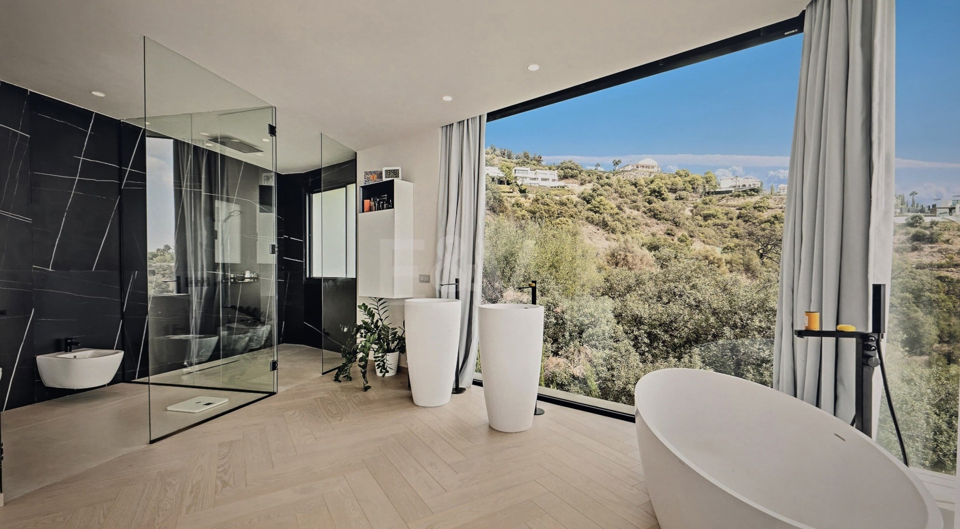 4 Bedroom Villa in Marbella - Photo 10