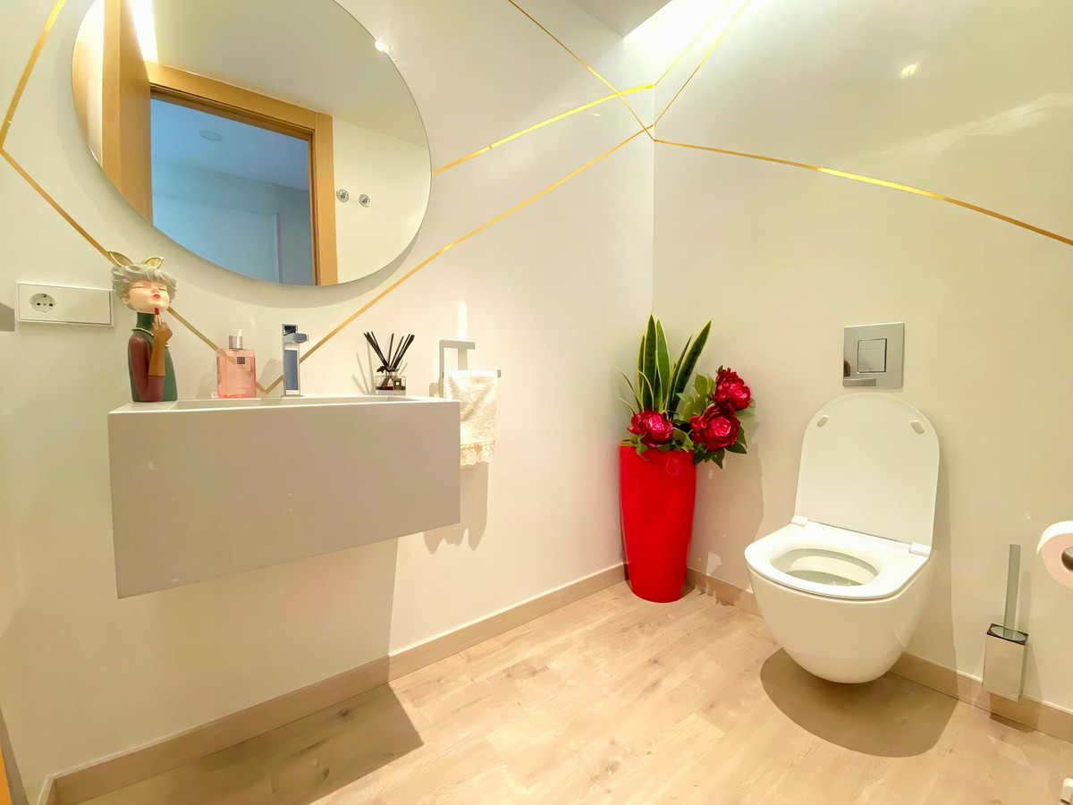 4 Bedroom Apartment in Benahavís - Photo 28