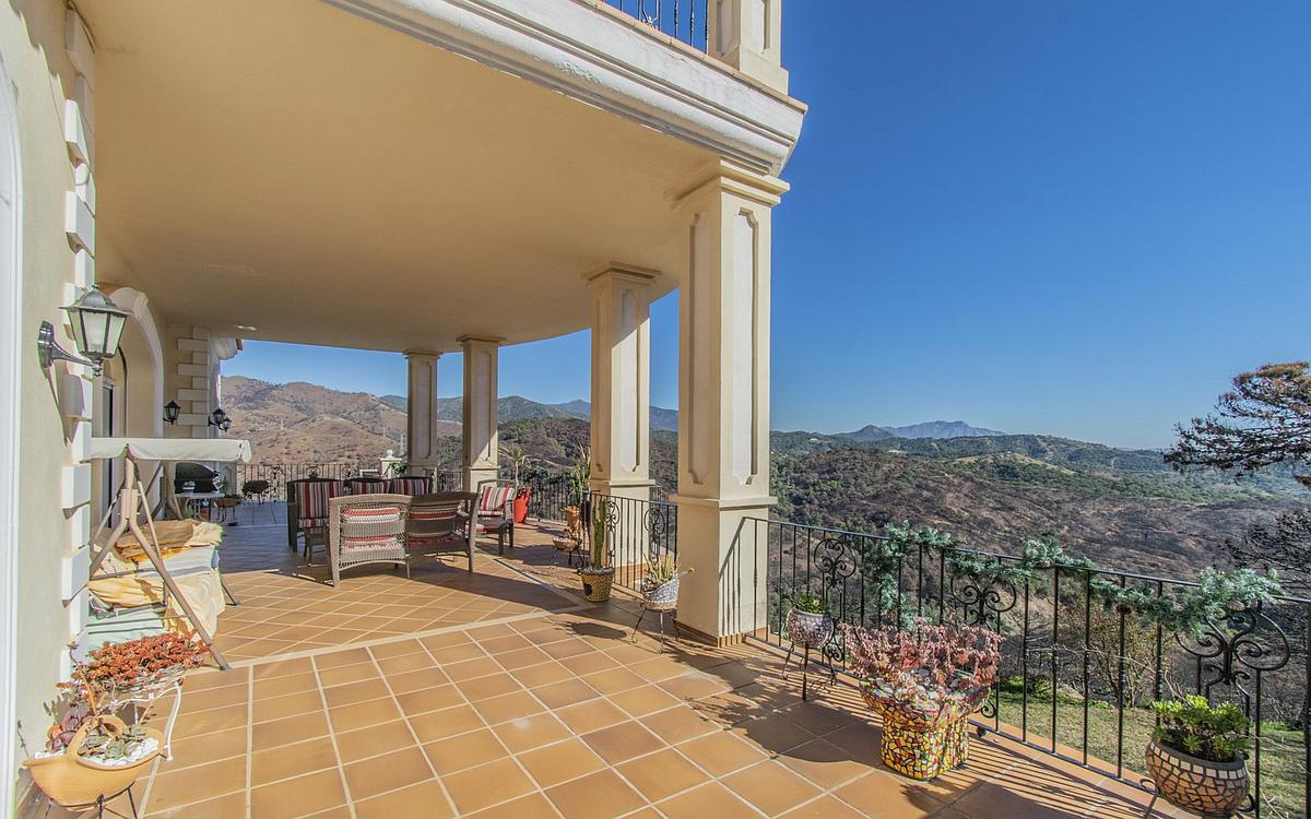 7 Bedroom Villa in Estepona - Photo 10