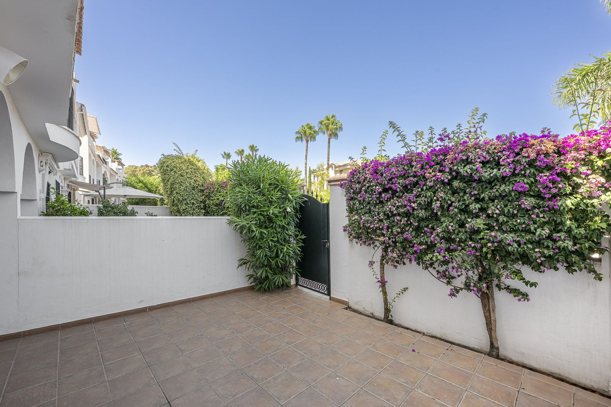 4 Bedroom Townhouse in Marbella - Photo 5