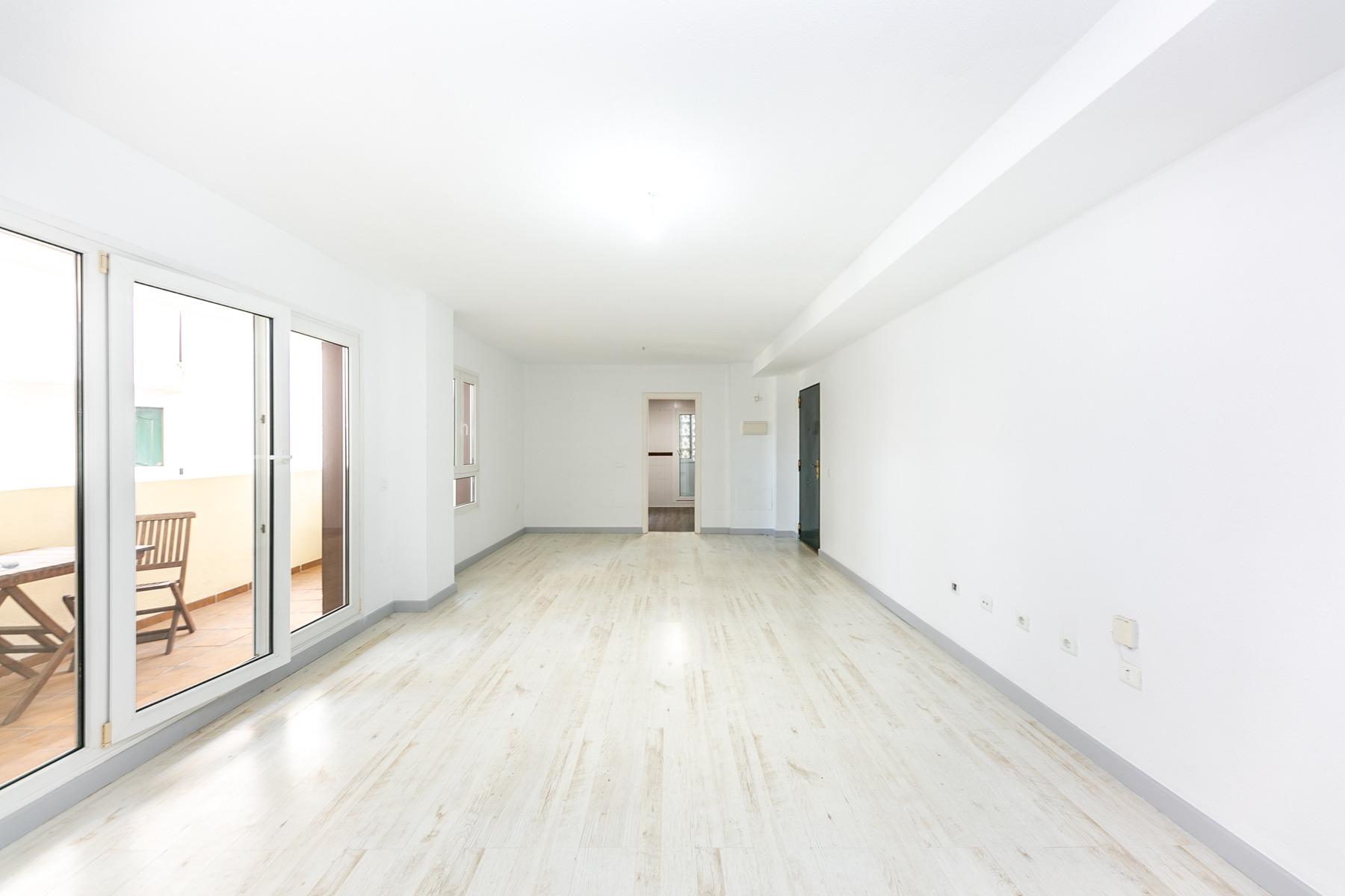 3 Bedroom Apartment in Benalmádena - Photo 2