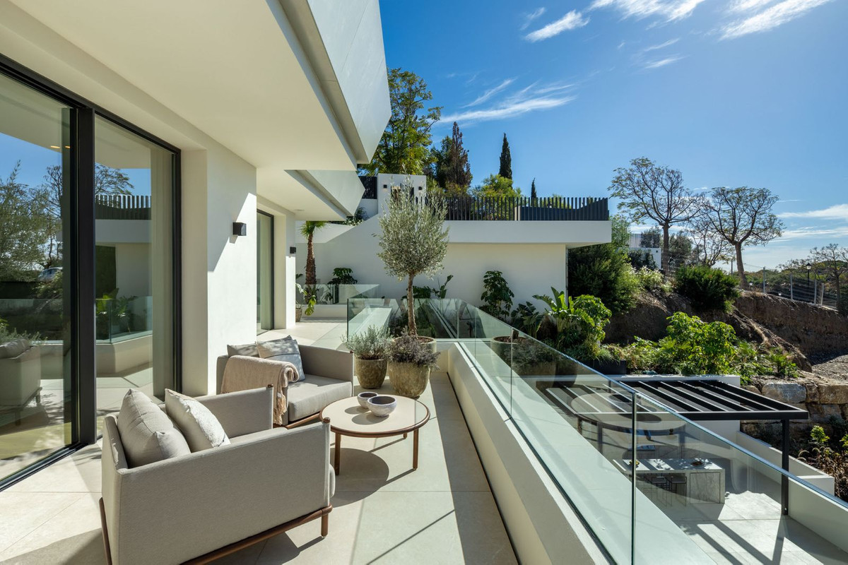5 Bedroom Villa in Marbella - Photo 21