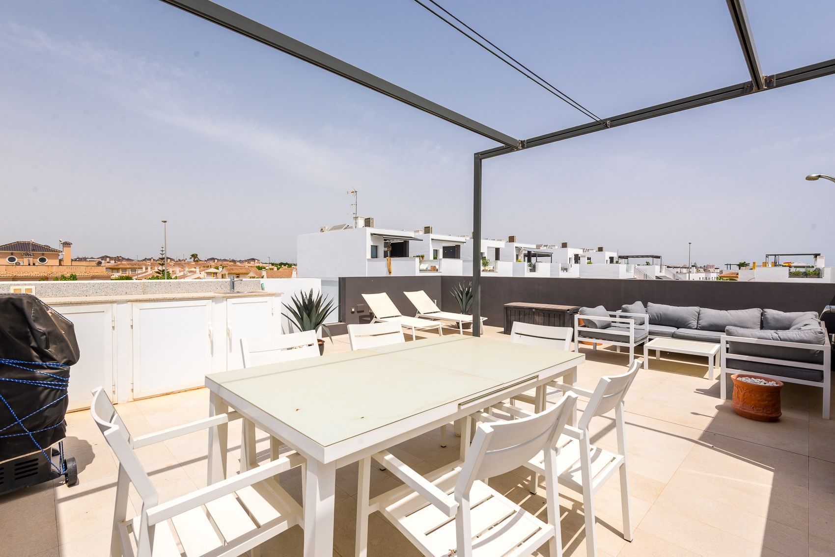 Piso de 2 dormitorios con piscina en Alicante – Foto 27