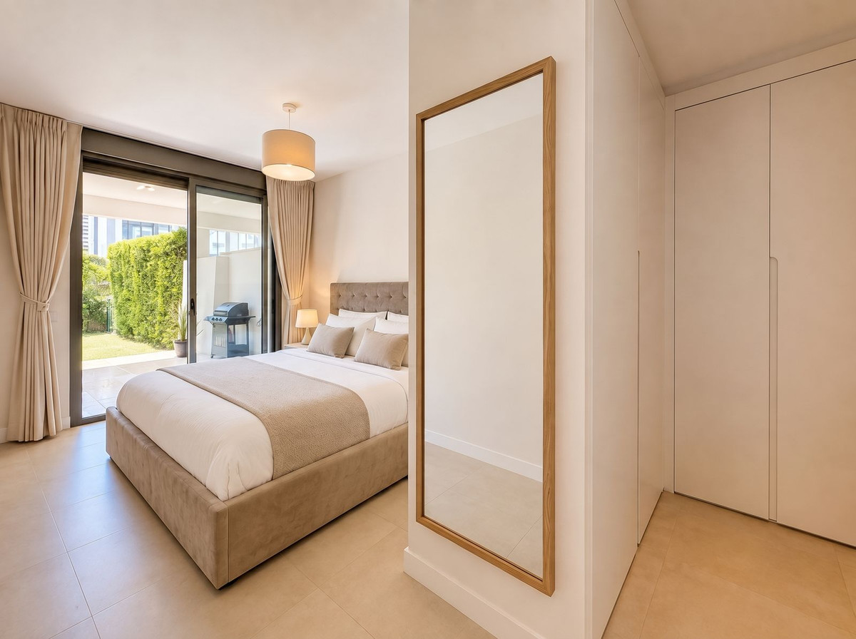 2 Bedroom Apartment in Estepona - Photo 19