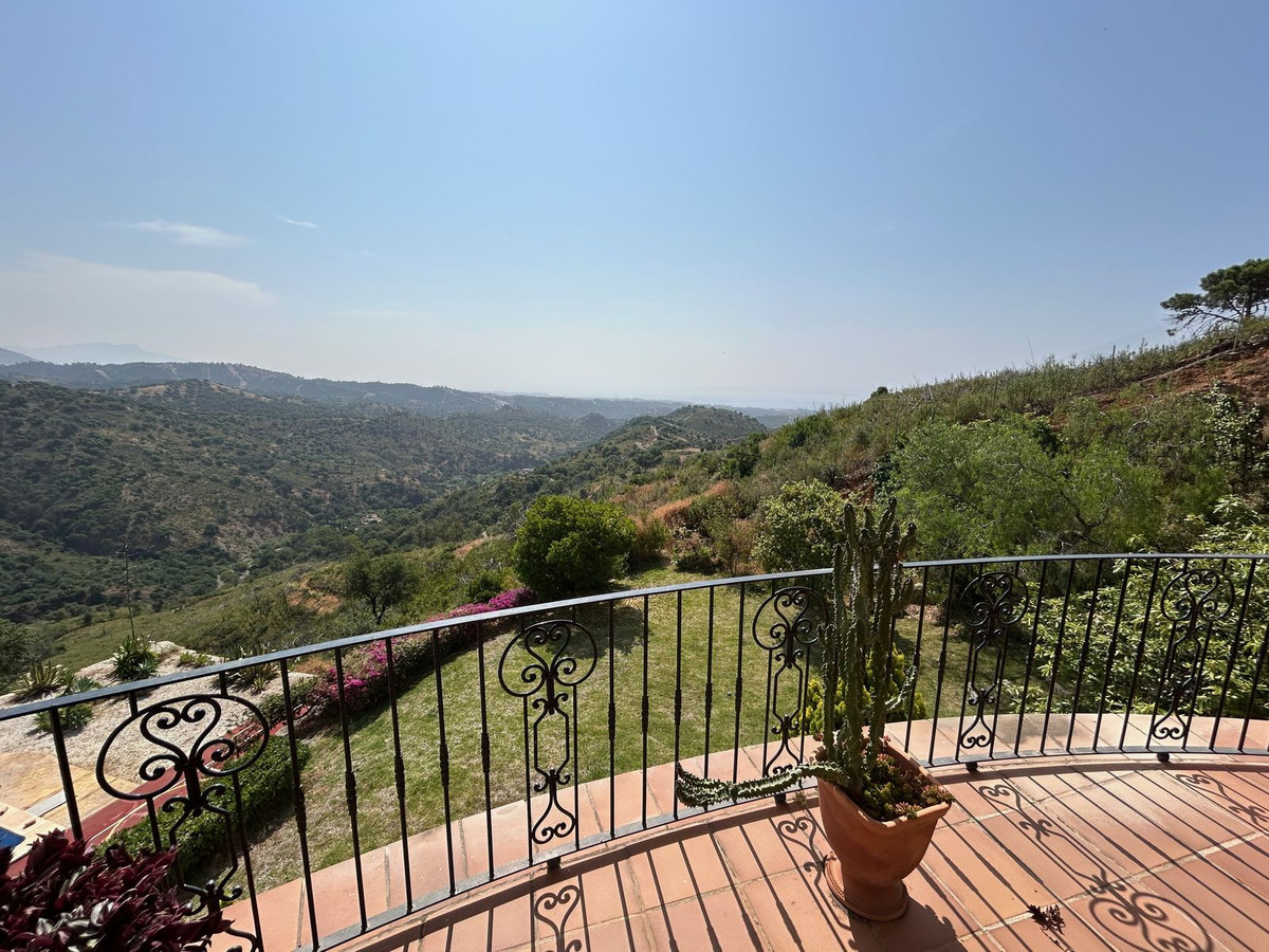 7 Bedroom Villa in Estepona - Photo 30