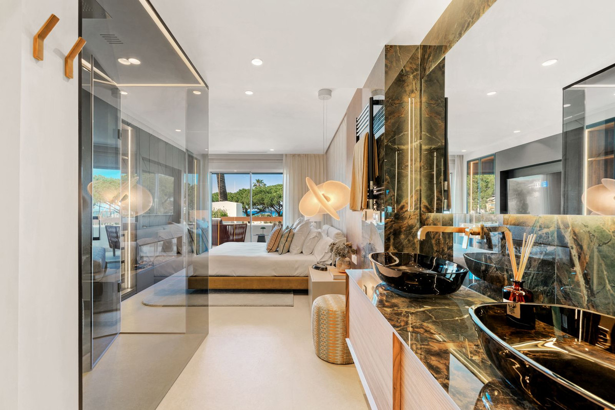 3 Bedroom Apartment in Marbella - Photo 9