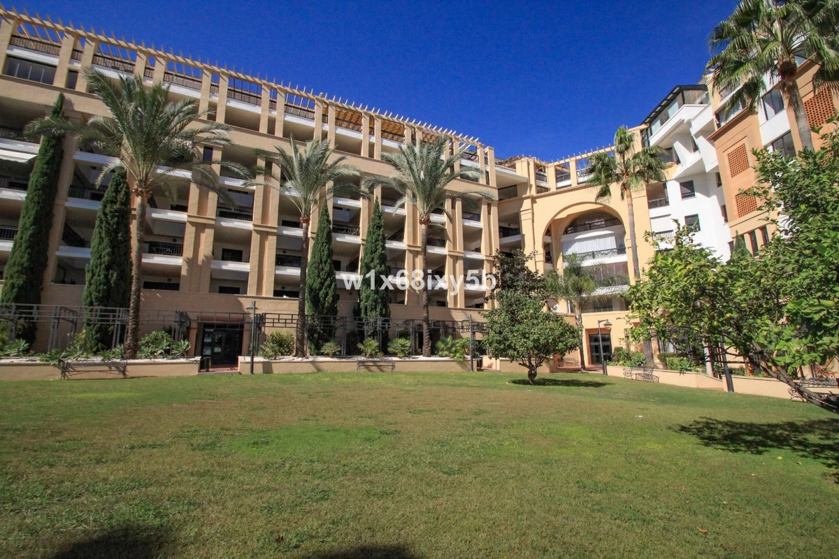 2 Bedroom Apartment in San Pedro de Alcántara - Фото 18