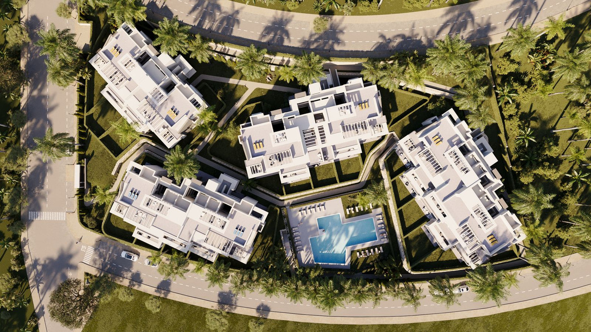 2 Bedroom Apartment in Estepona - Photo 3