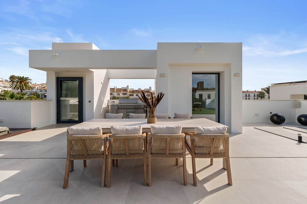 5 Bedroom Villa in Marbella - Photo 23