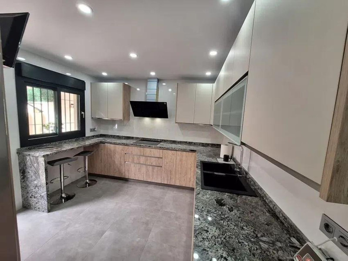 3 Bedroom Townhouse in Benalmádena - Photo 10