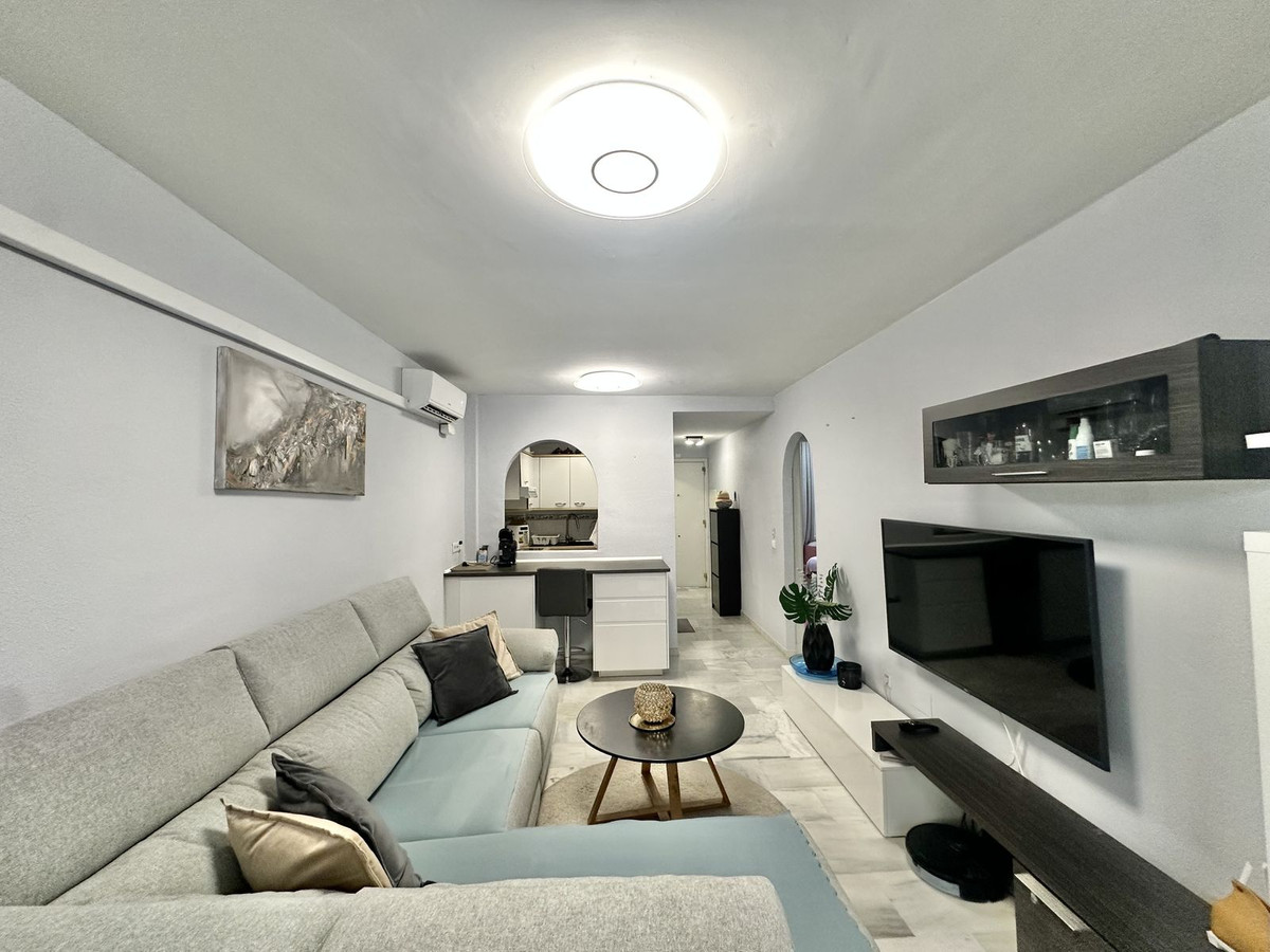 2 Bedroom Apartment in Mijas - Photo 2