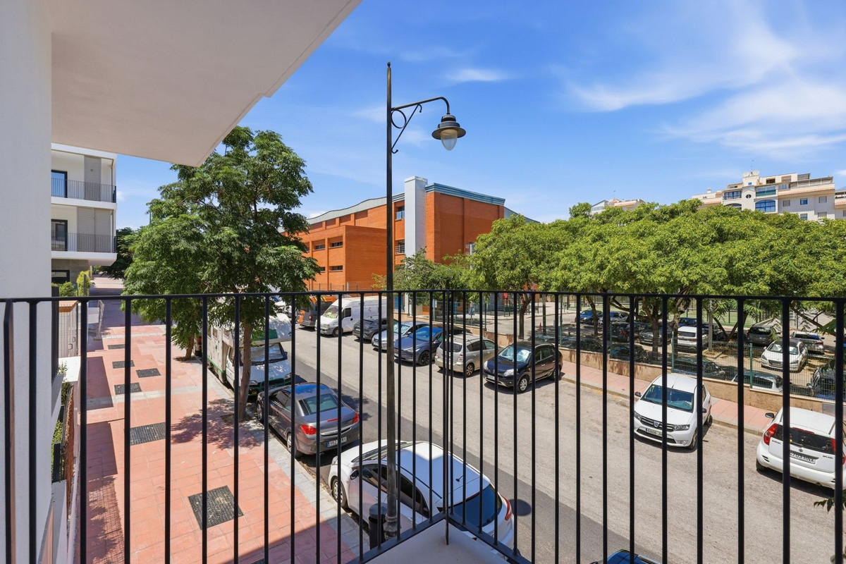 3 Bedroom Apartment in Estepona - Photo 17