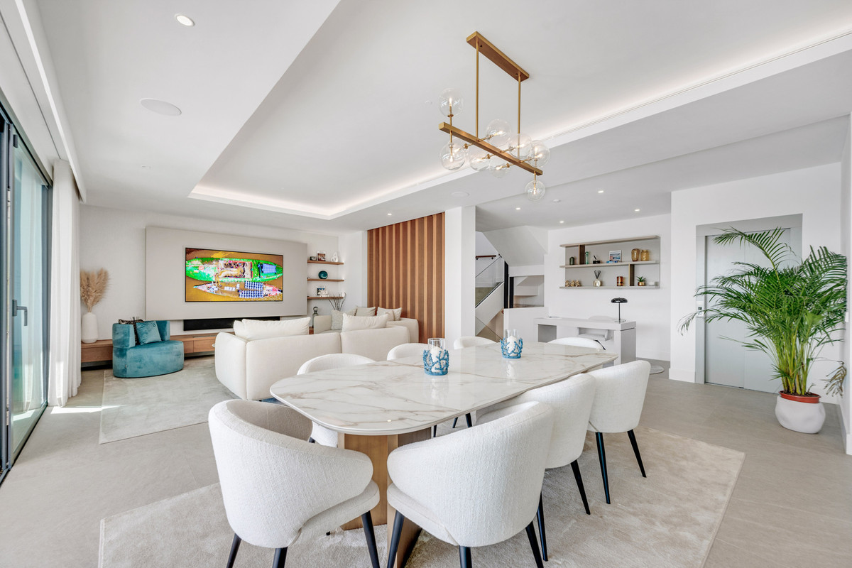 6 Bedroom Villa in Estepona - Photo 14