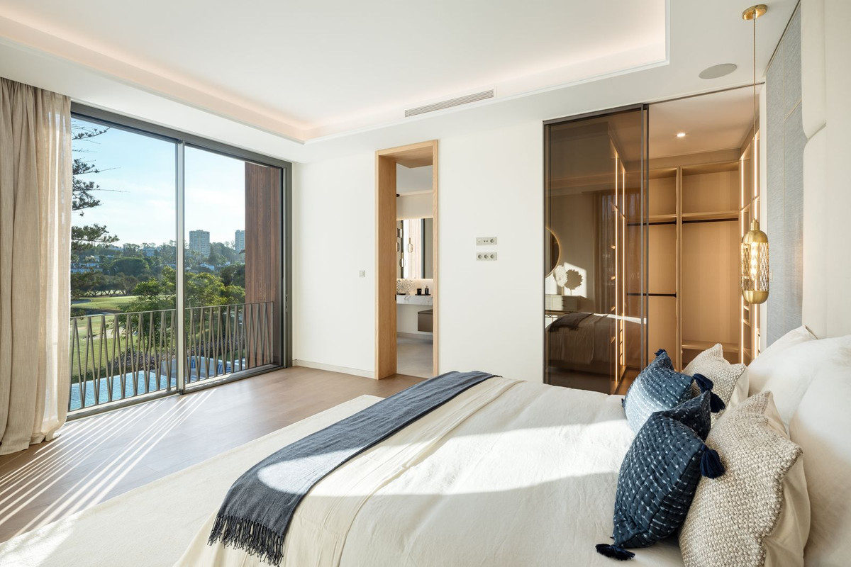 5 Bedroom Villa in Marbella - Photo 32