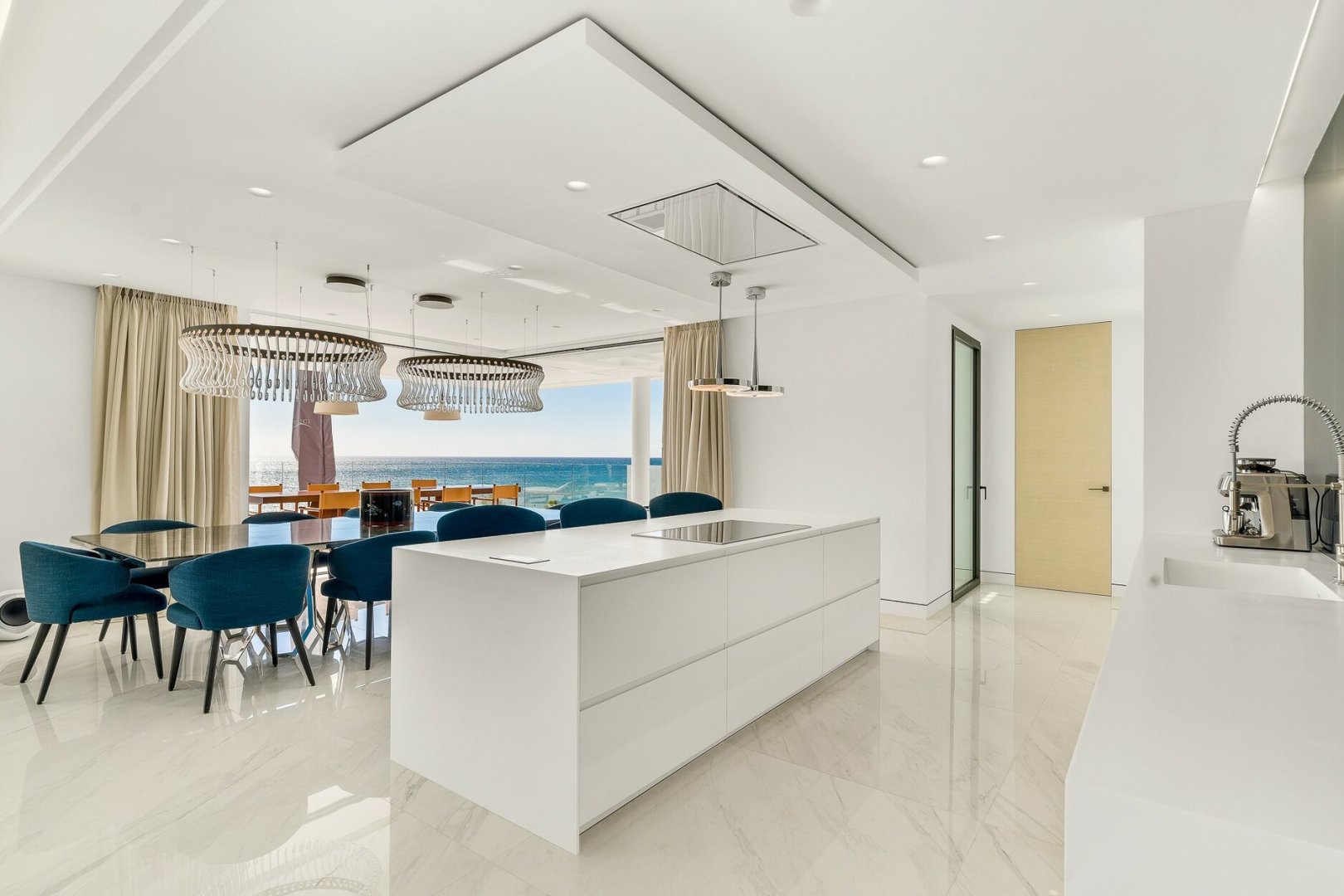 4 Bedroom Apartment in Estepona - Photo 22