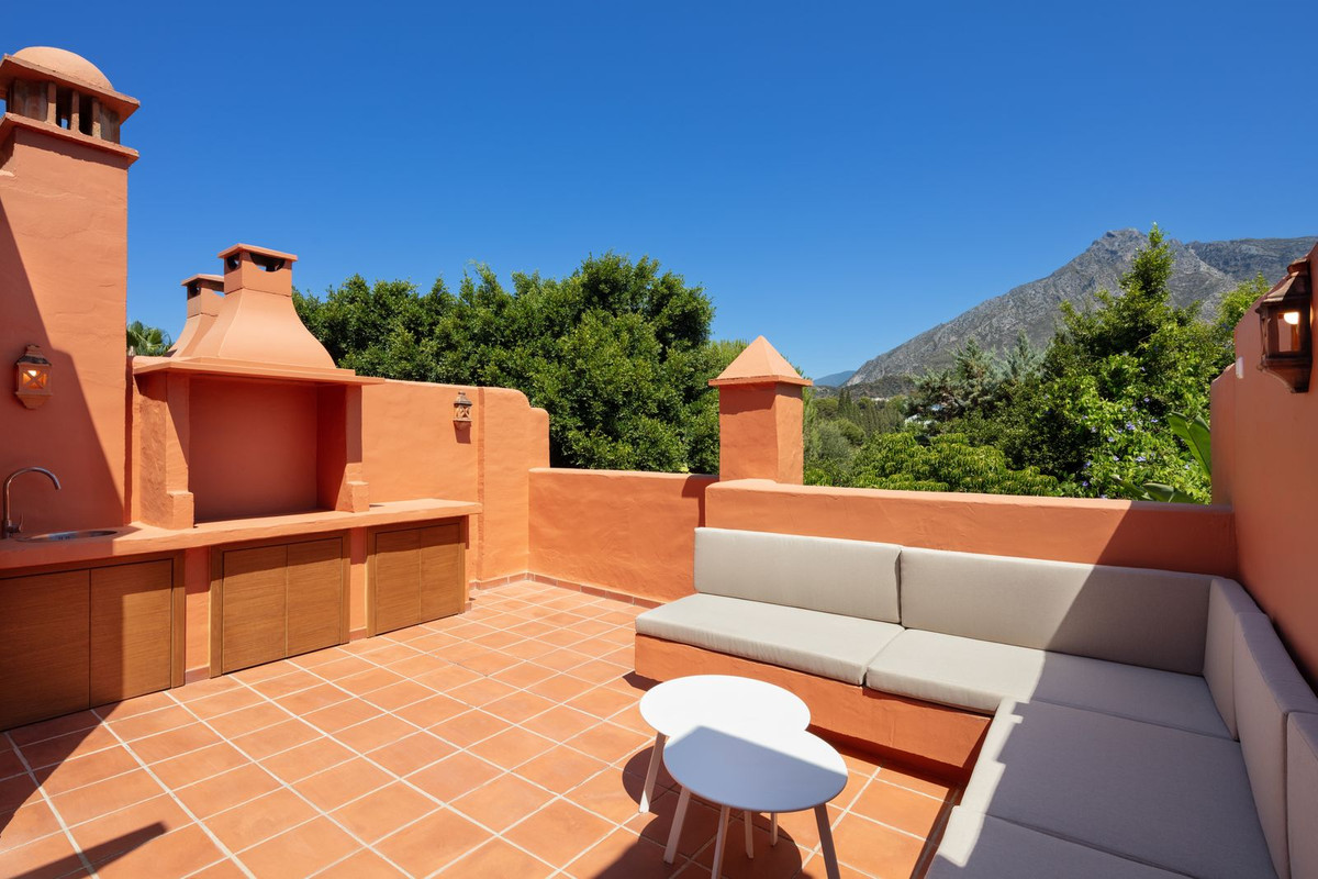 4 Bedroom Townhouse in Marbella - Photo 4