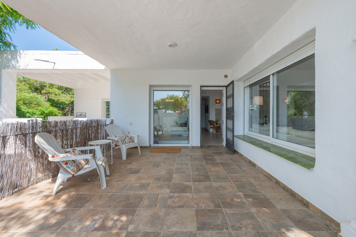 4 Bedroom Villa in Marbella - Photo 16