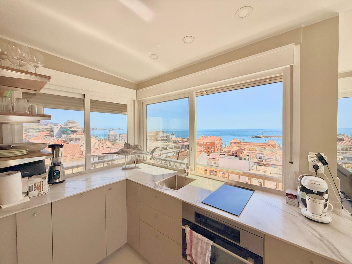 2 Bedroom Penthouse in Fuengirola - Photo 6