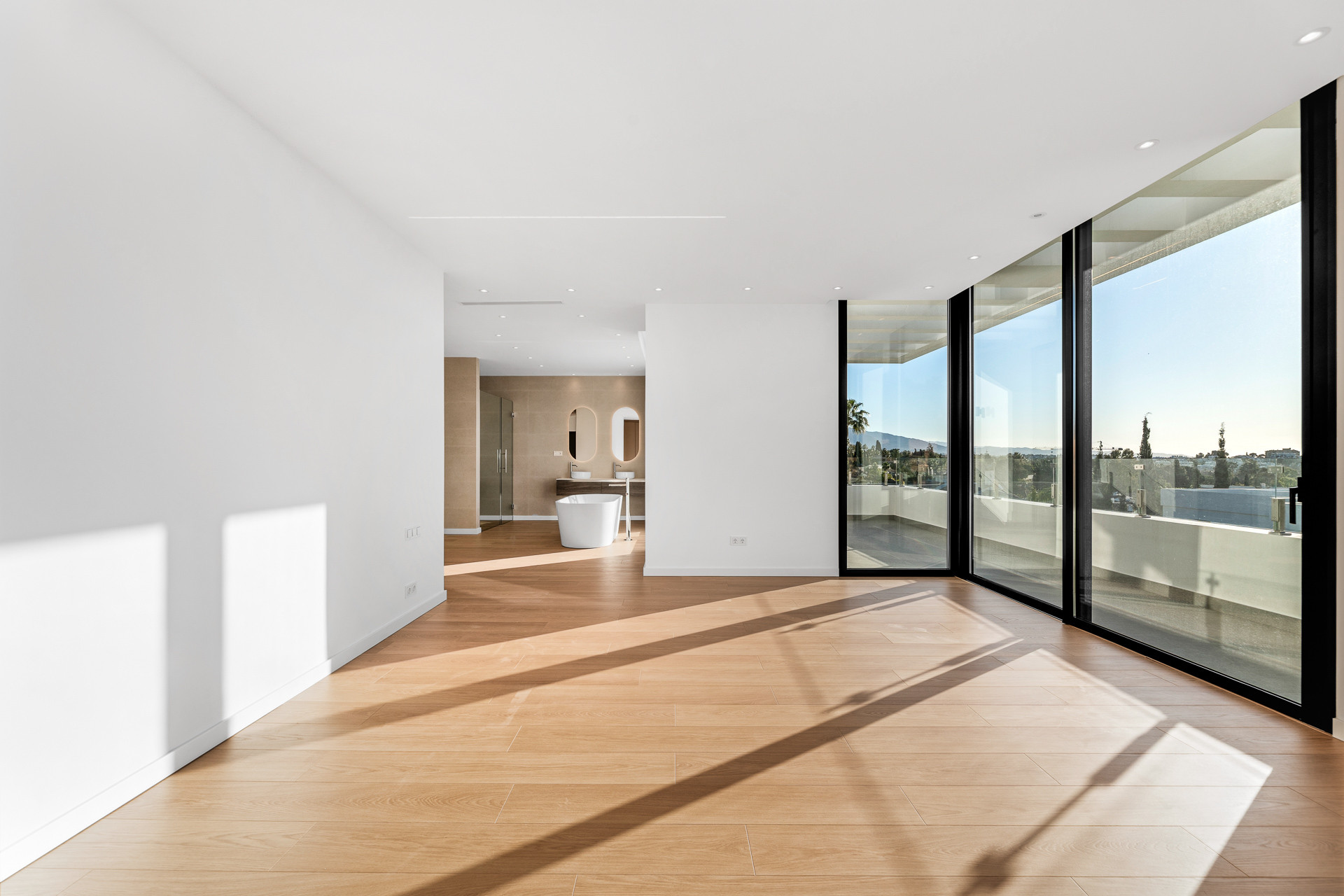 6 Bedroom Villa in Estepona - Photo 13