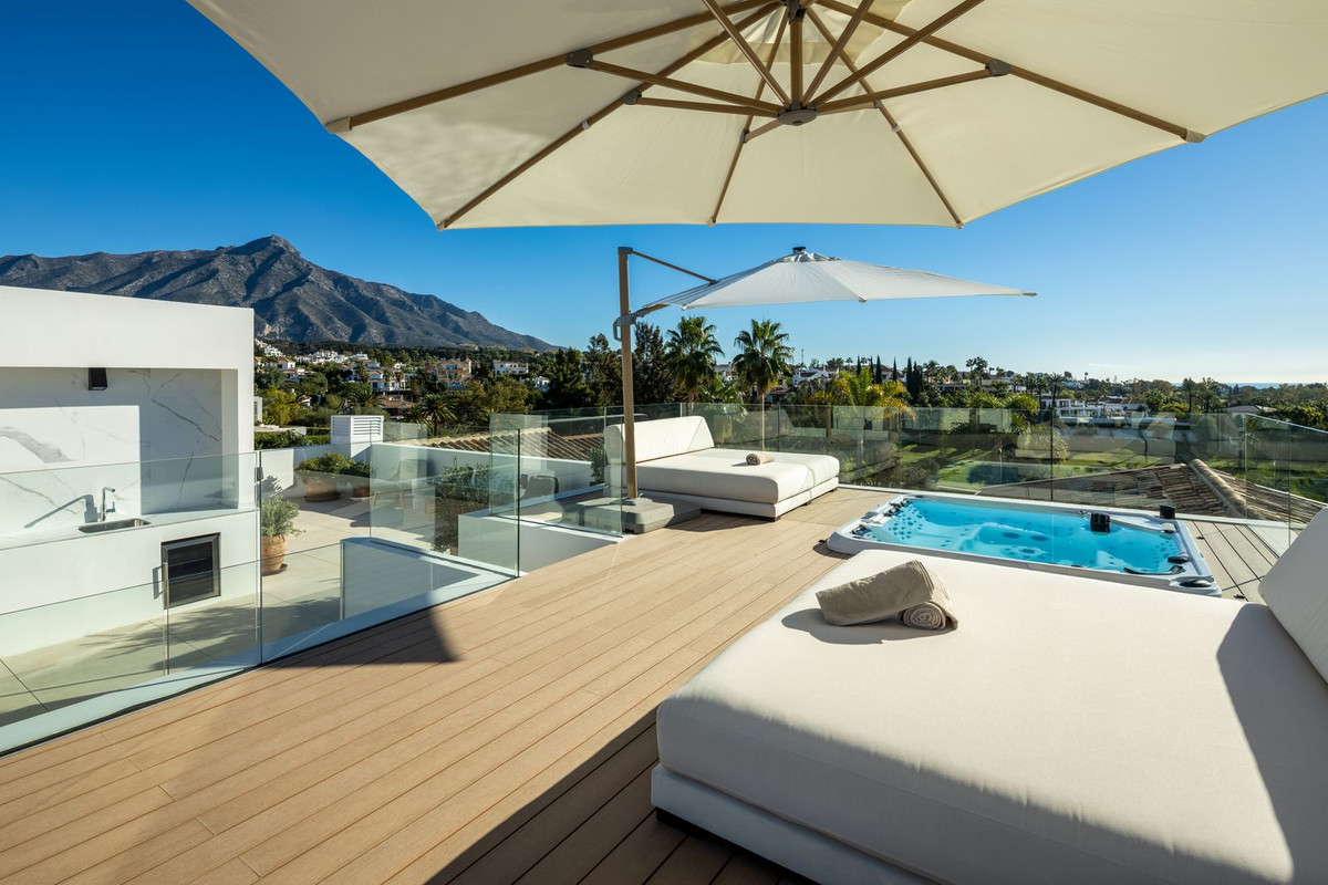 6 Bedroom Villa in Marbella - Photo 5