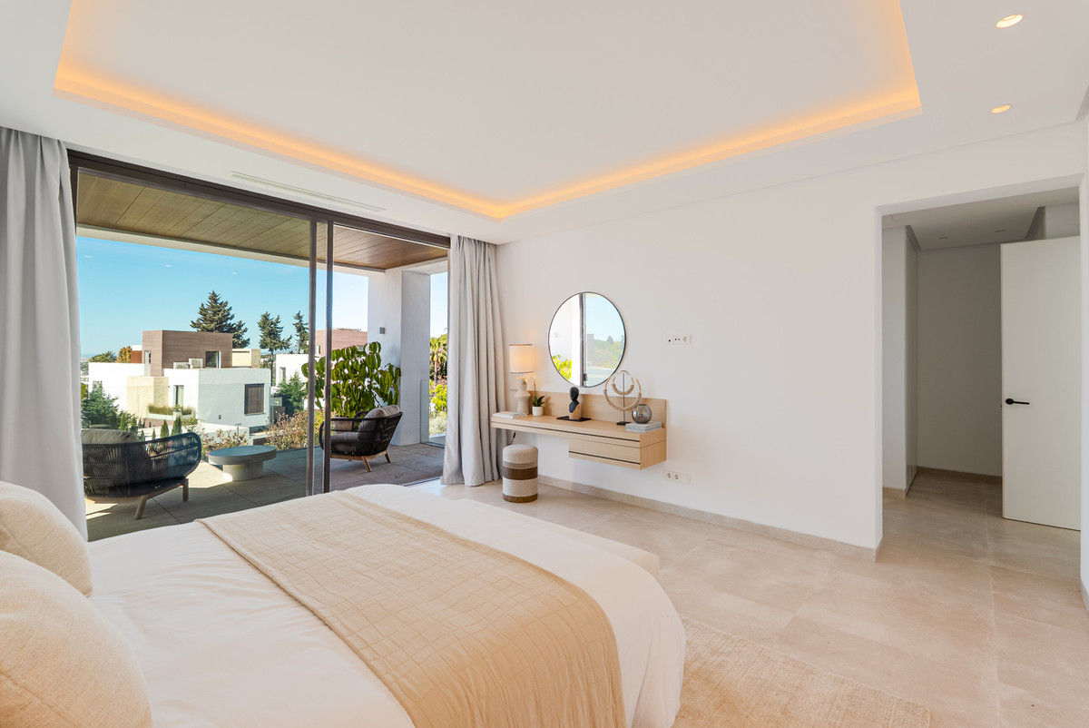 4 Bedroom Villa in Marbella - Photo 13
