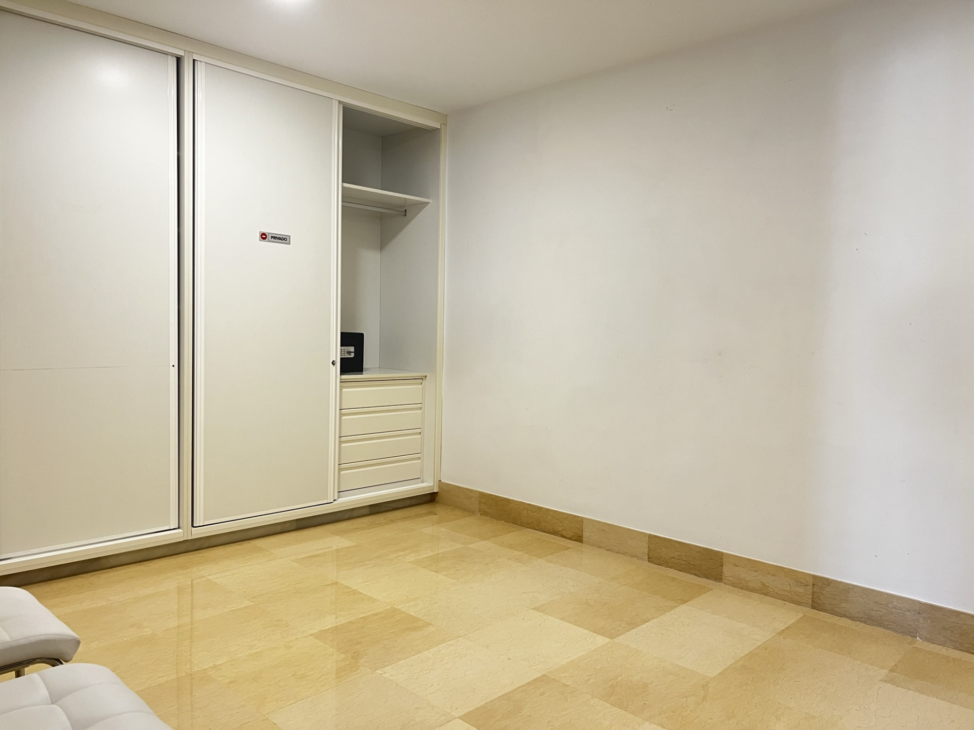 3 Bedroom Apartment in Benahavís - Photo 16