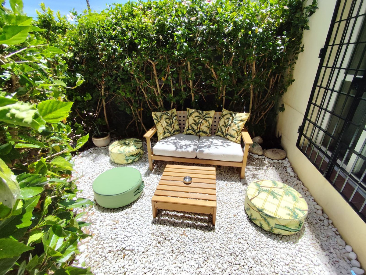 1 Bedroom Apartment in Marbella - Photo 5