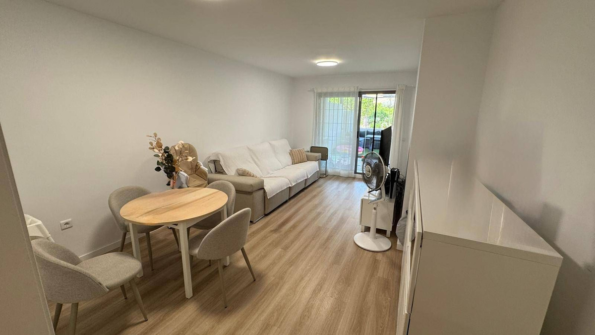 2 Bedroom Apartment in Fuengirola - Photo 6