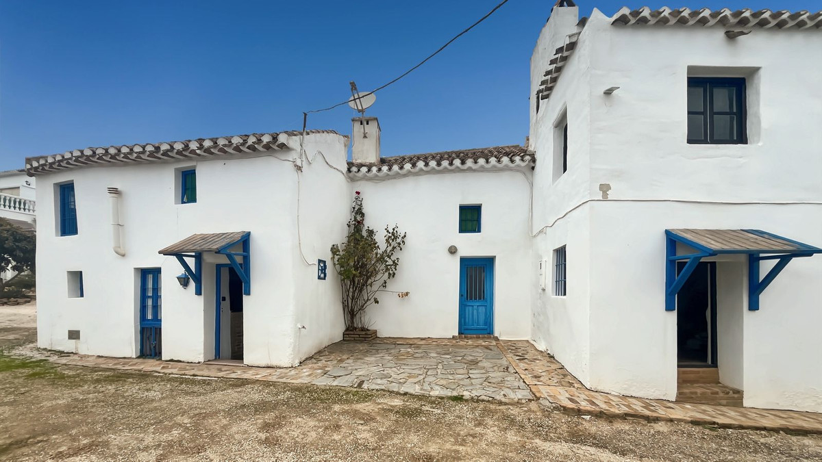 3 Bedroom Townhouse in Villanueva del Rosario - Photo 3