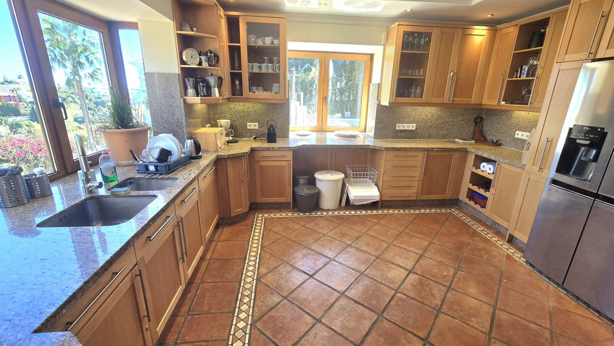 7 Bedroom Villa in Marbella - Photo 36