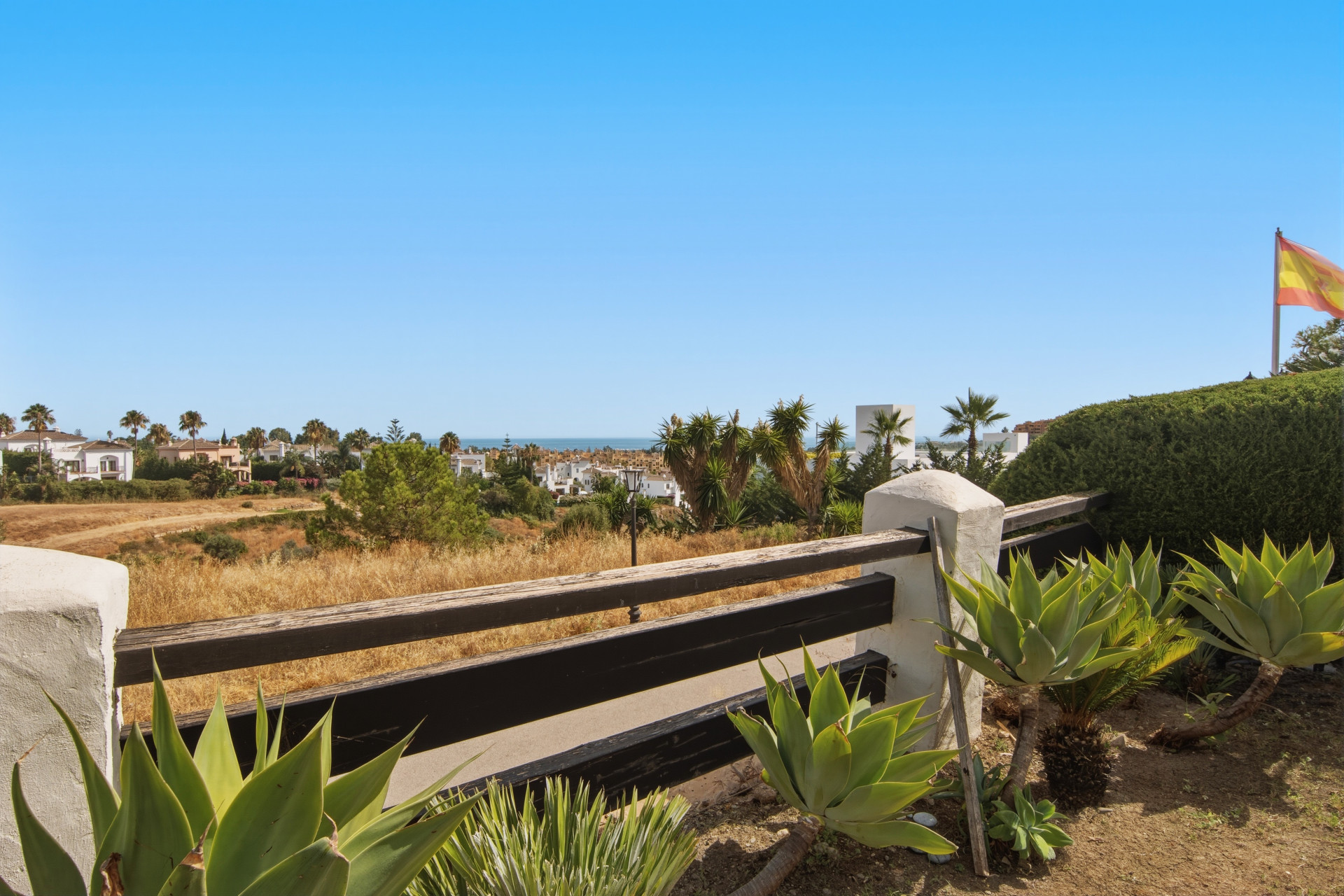 2 Bedroom Apartment in Estepona - Photo 4