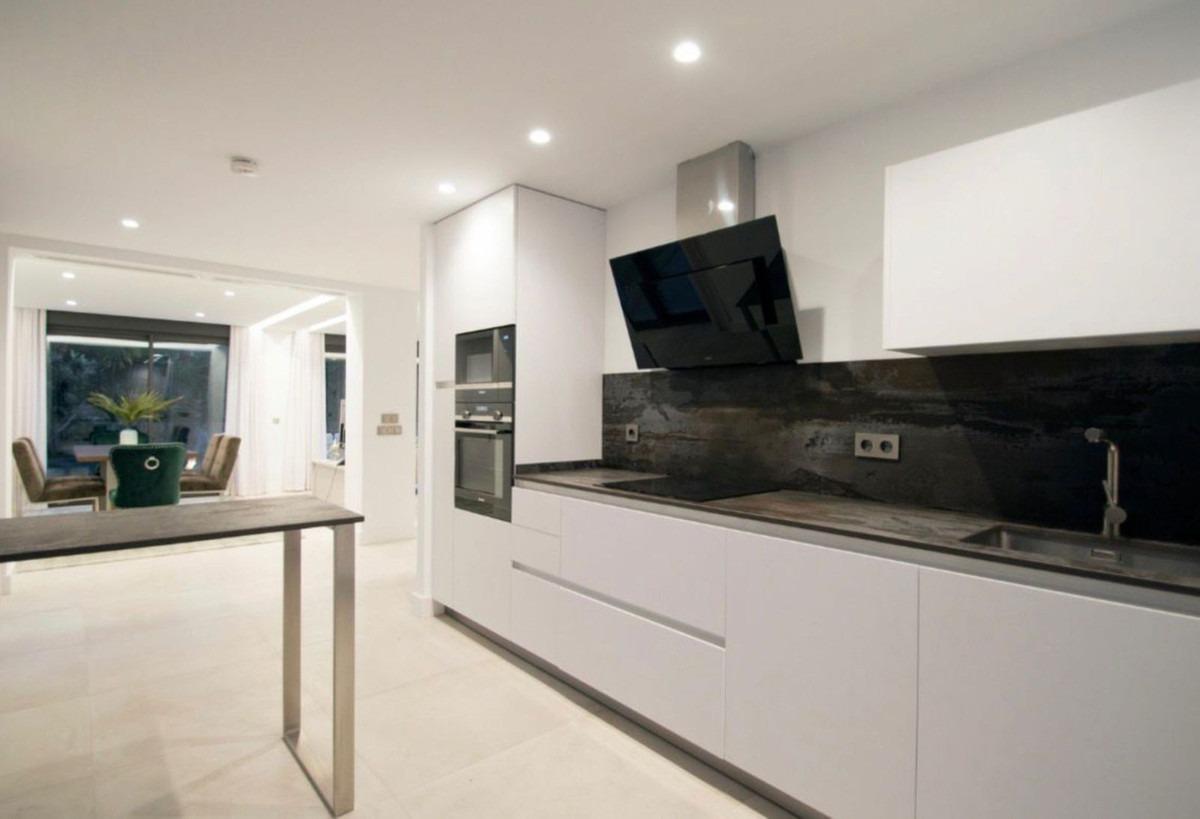 5 Bedroom Townhouse in Marbella - Photo 11