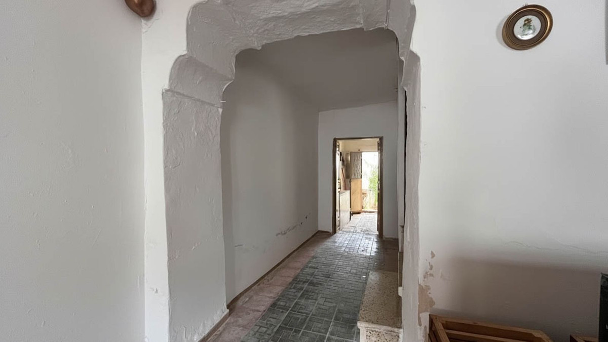 4 Bedroom Townhouse in Colmenar - Photo 12