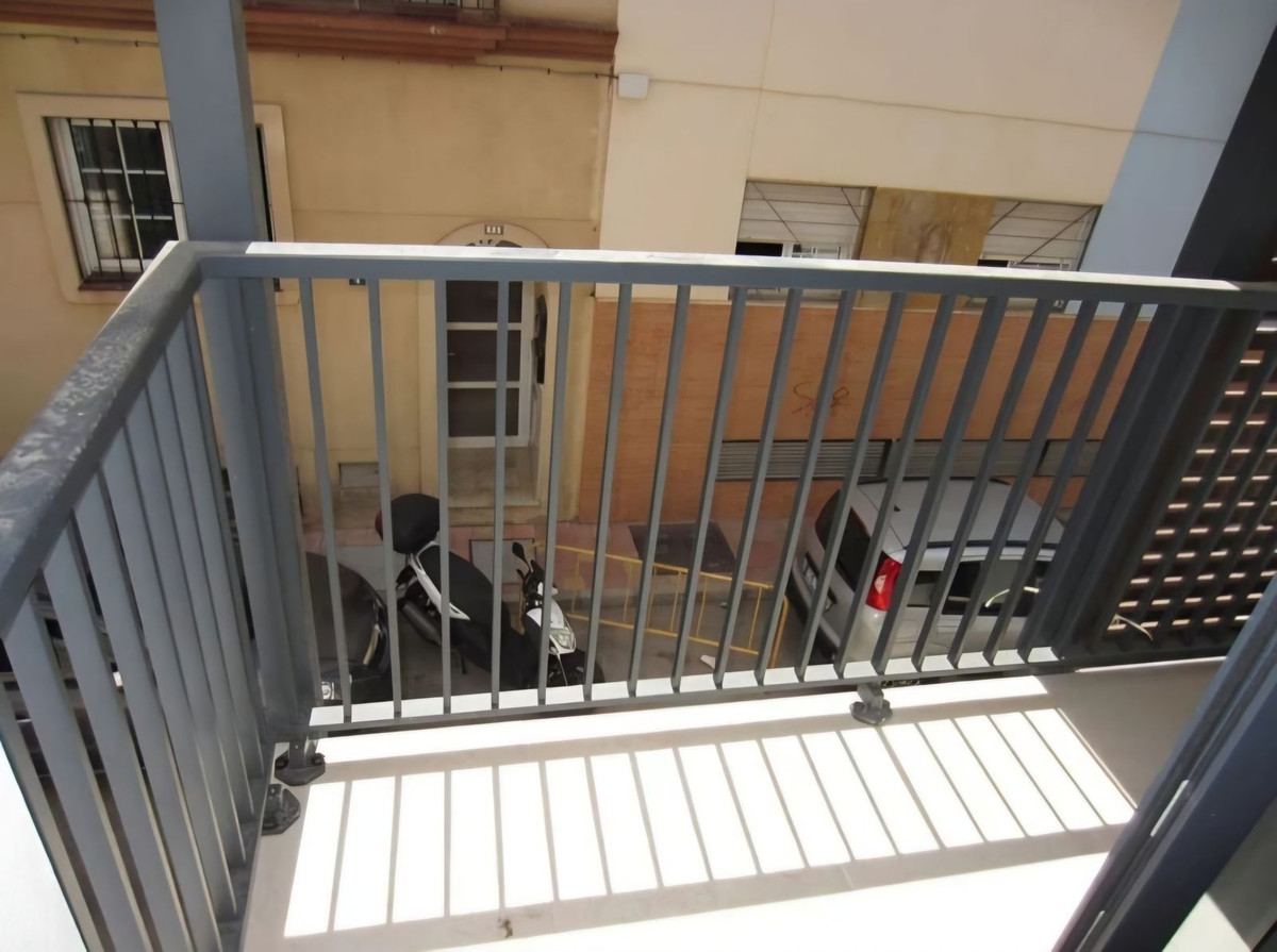 2 Bedroom Apartment in Fuengirola - Photo 11