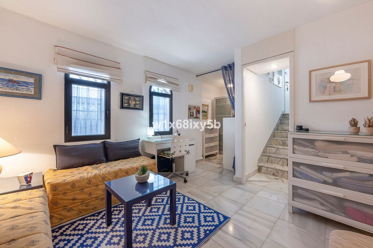 2 Bedroom Townhouse in Estepona - Photo 25