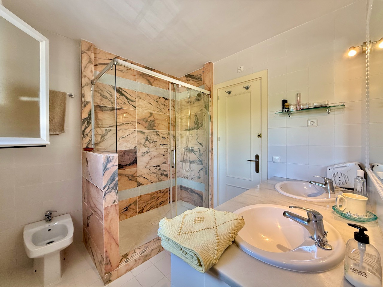 4 Bedroom Villa in La Duquesa - Photo 15