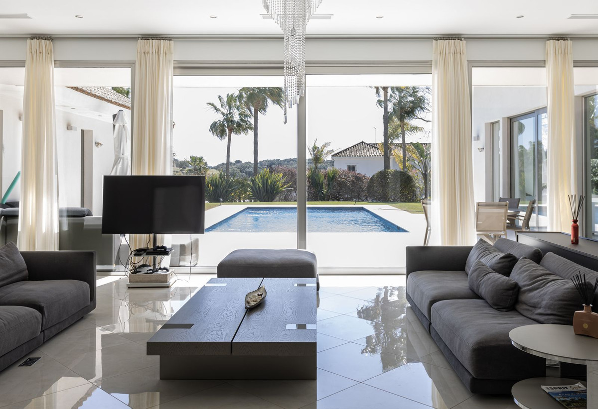 5 Bedroom Villa in San Roque - Photo 12