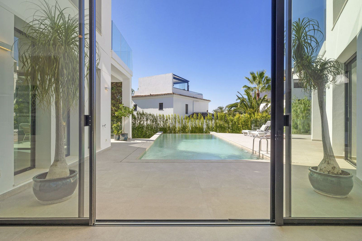 5 Bedroom Villa in Marbella - Photo 38