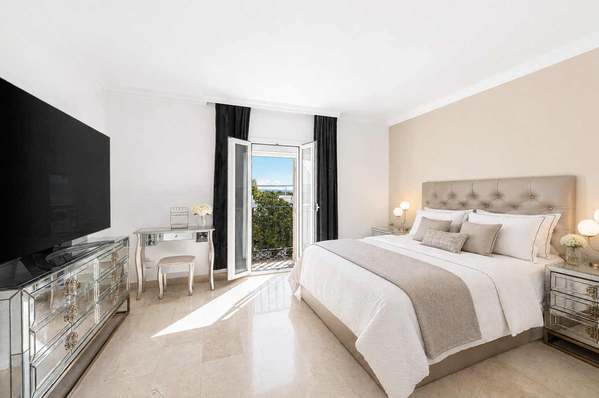 3 Bedroom Townhouse in Marbella - Photo 13