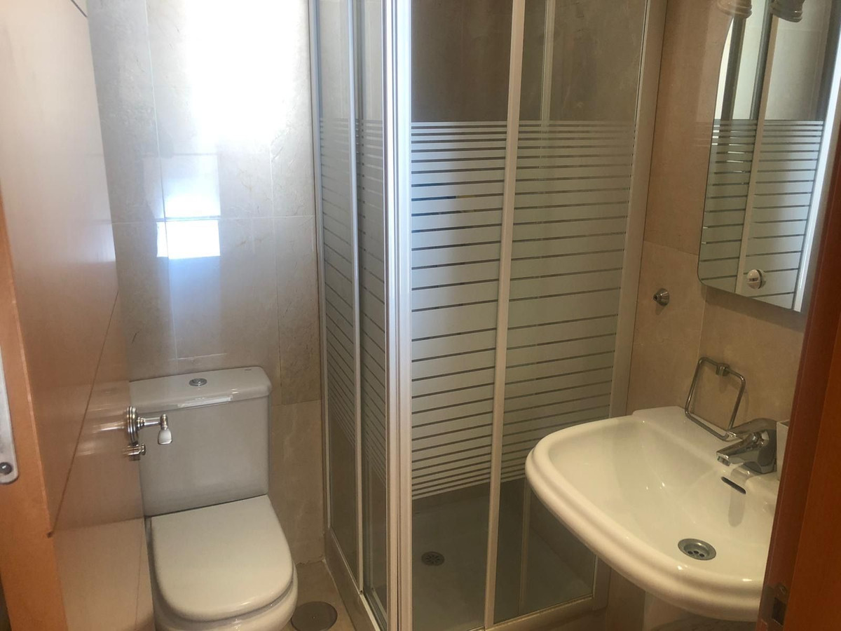 2 Bedroom Apartment in Benalmádena - Photo 11