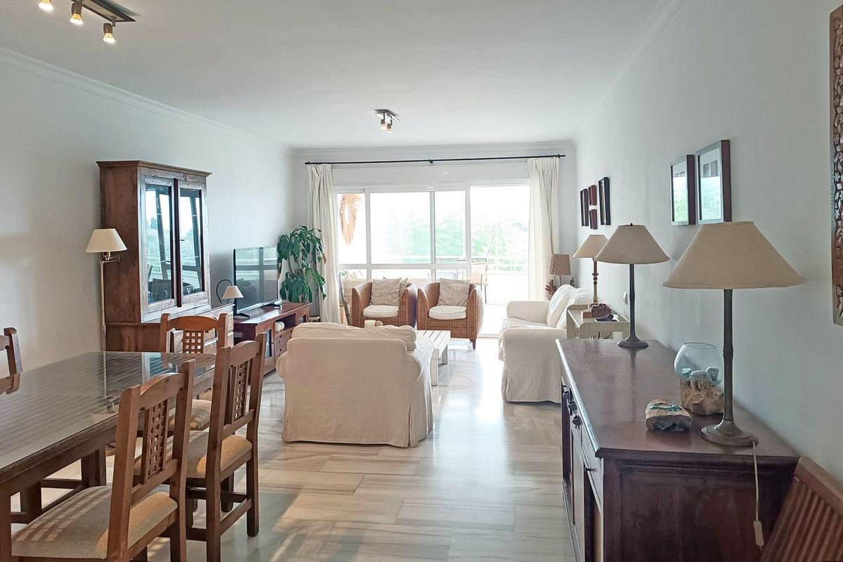 3 Bedroom Apartment in San Pedro de Alcántara - Photo 4