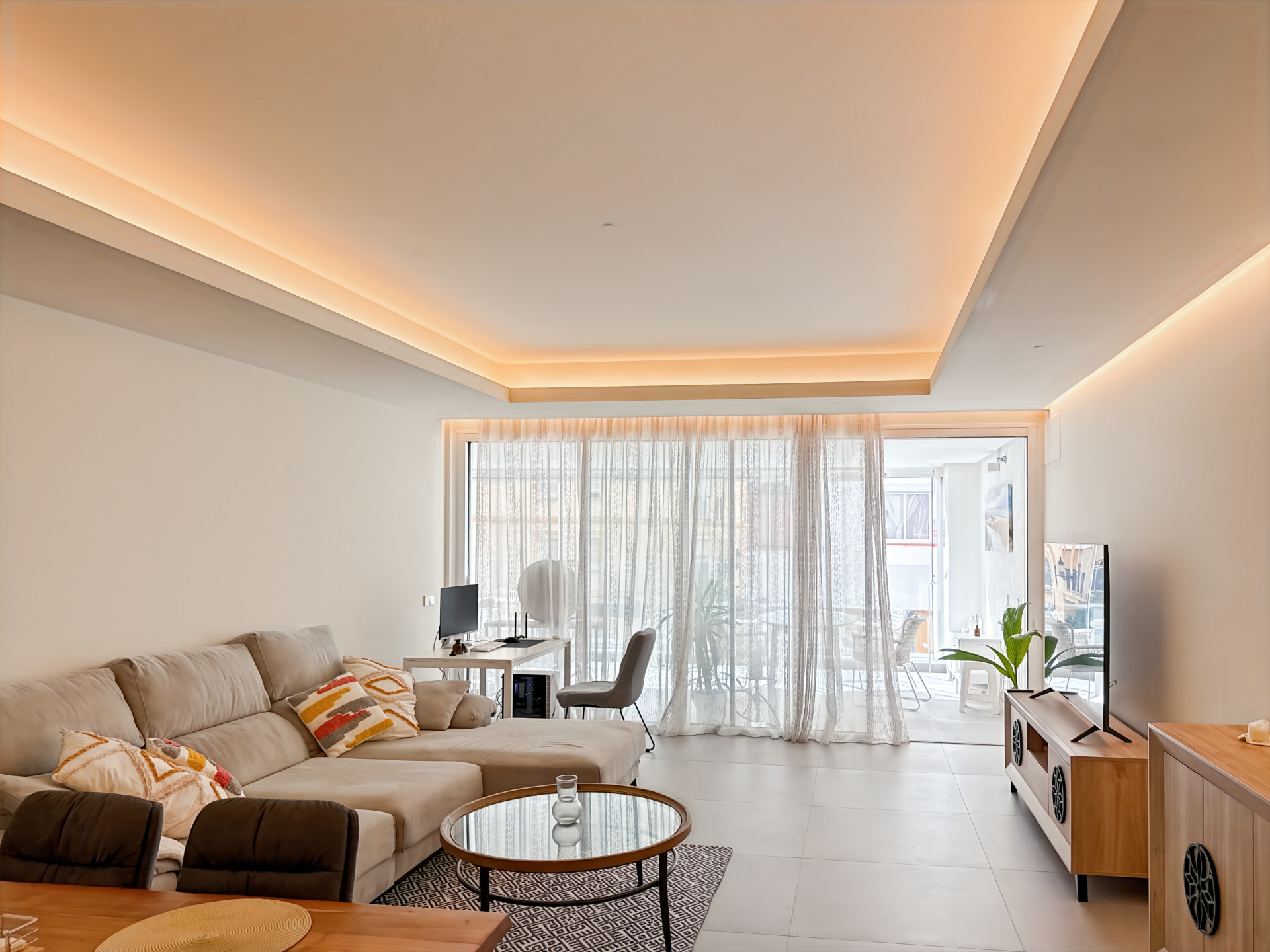 2 Bedroom Apartment in Estepona - Photo 10