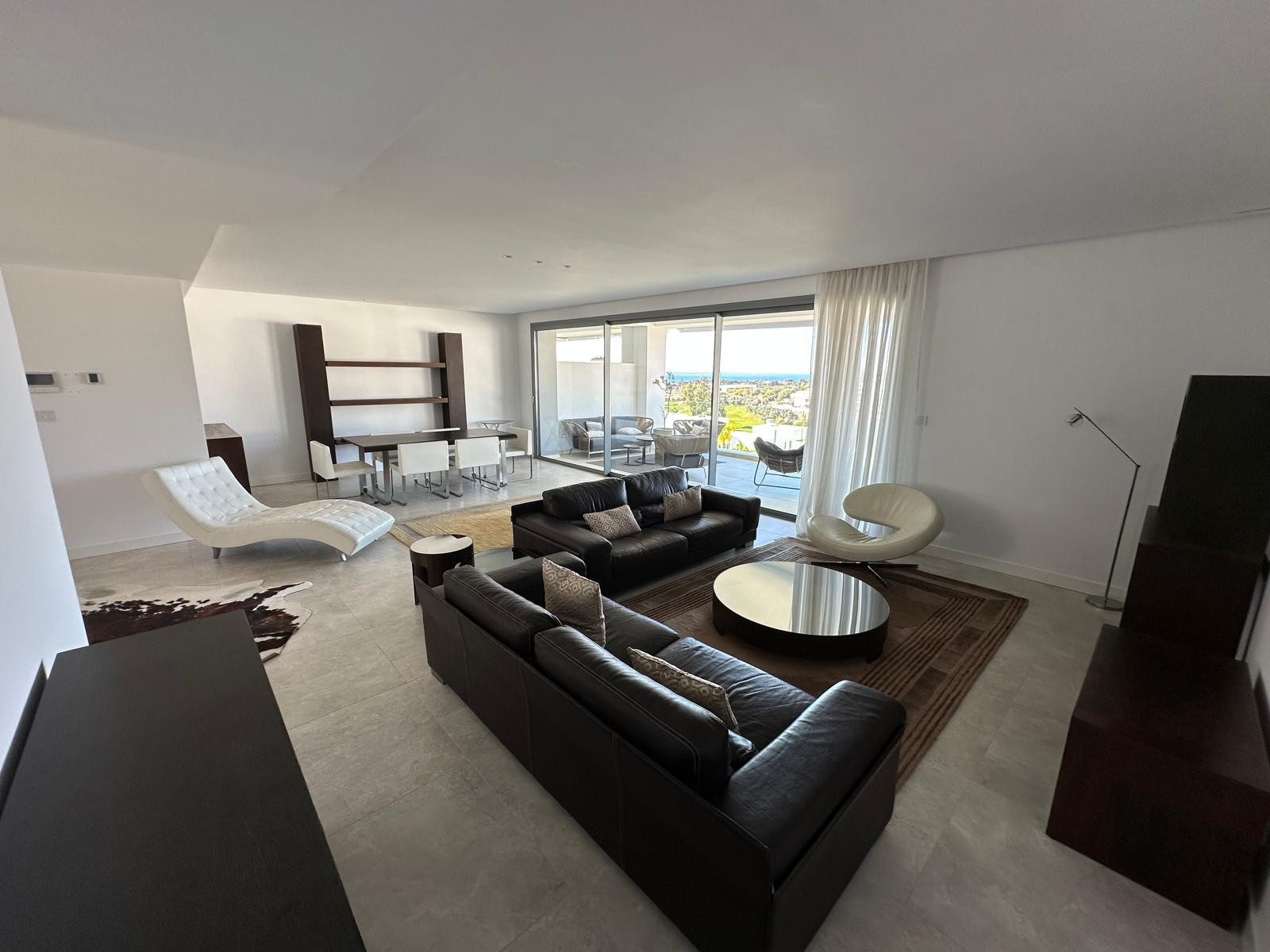 4 Bedroom Apartment in Marbella - Photo 23