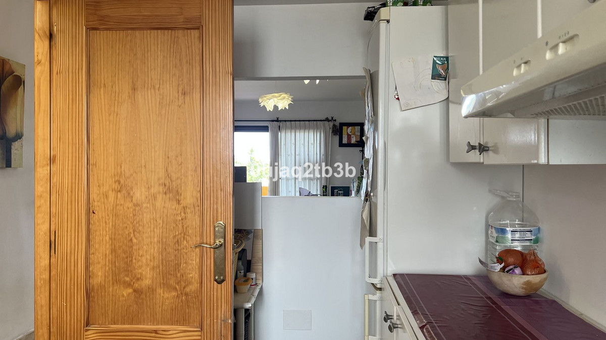 2 Bedroom Apartment in Estepona - Photo 11
