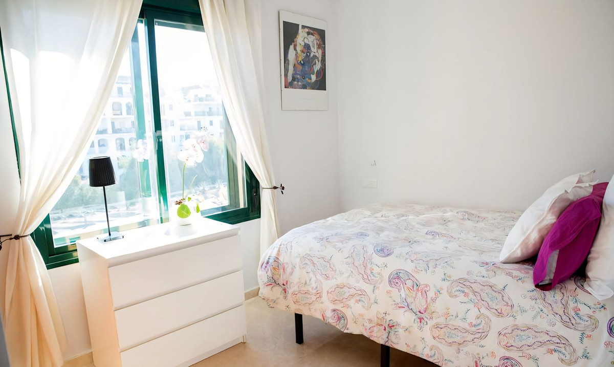3 Bedroom Penthouse in La Duquesa - Photo 18